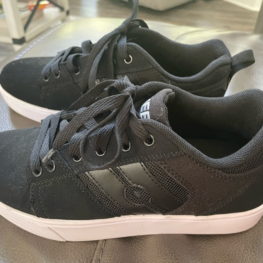 Boys Brand new without tags Heelys. Size 6